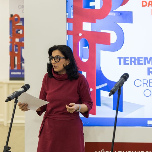 Hangyel Orsolya művészettörténész megnyitó beszéde, A Teremtett Rend című Dargay Lajos életművének kiállításához